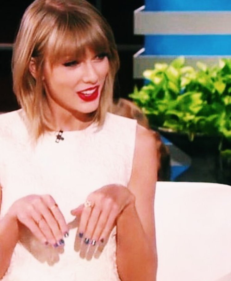 andwerunswiftly's tweet image. #Only1TaylorSwift what in the world did we do to deserve her