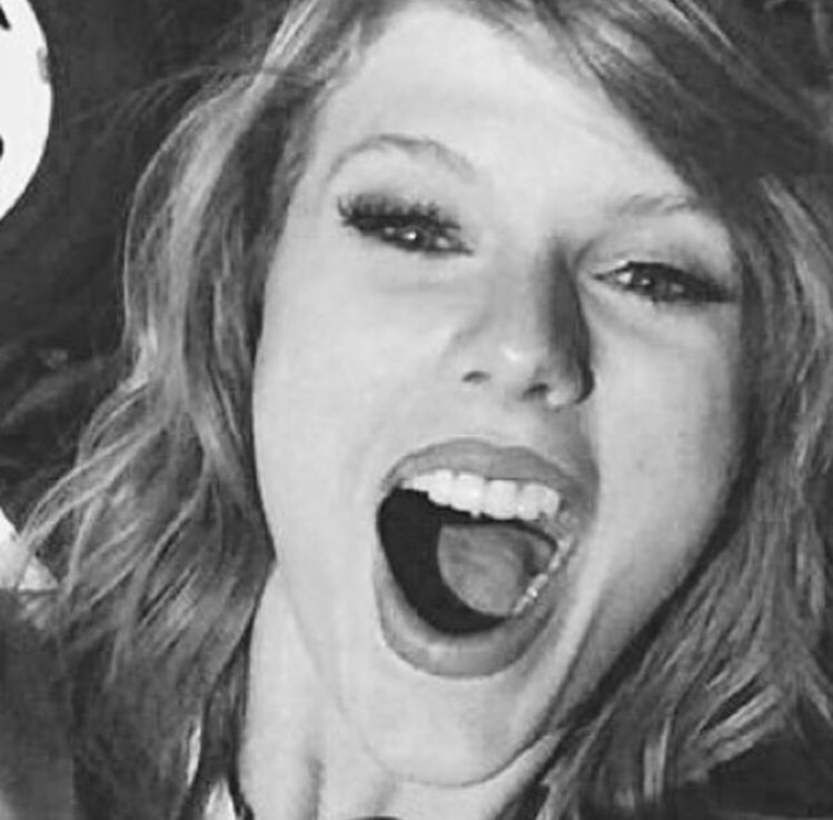 andwerunswiftly's tweet image. #Only1TaylorSwift what in the world did we do to deserve her