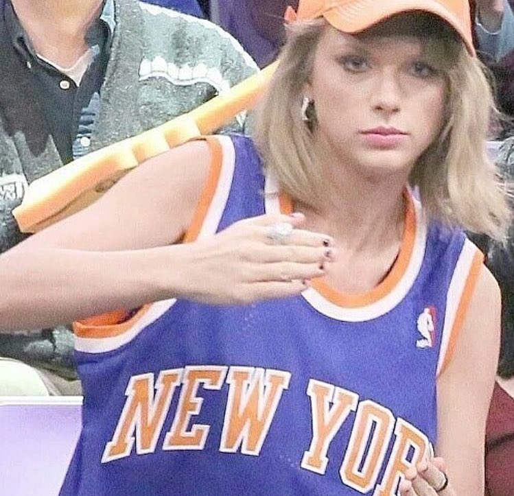 andwerunswiftly's tweet image. again, there&apos;s really #Only1TaylorSwift and she&apos;s to precious for this cruel world