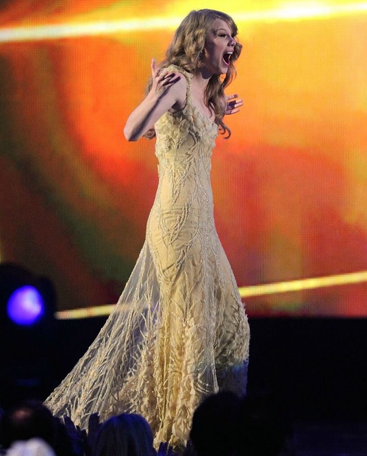 andwerunswiftly's tweet image. again, there&apos;s really #Only1TaylorSwift and she&apos;s to precious for this cruel world