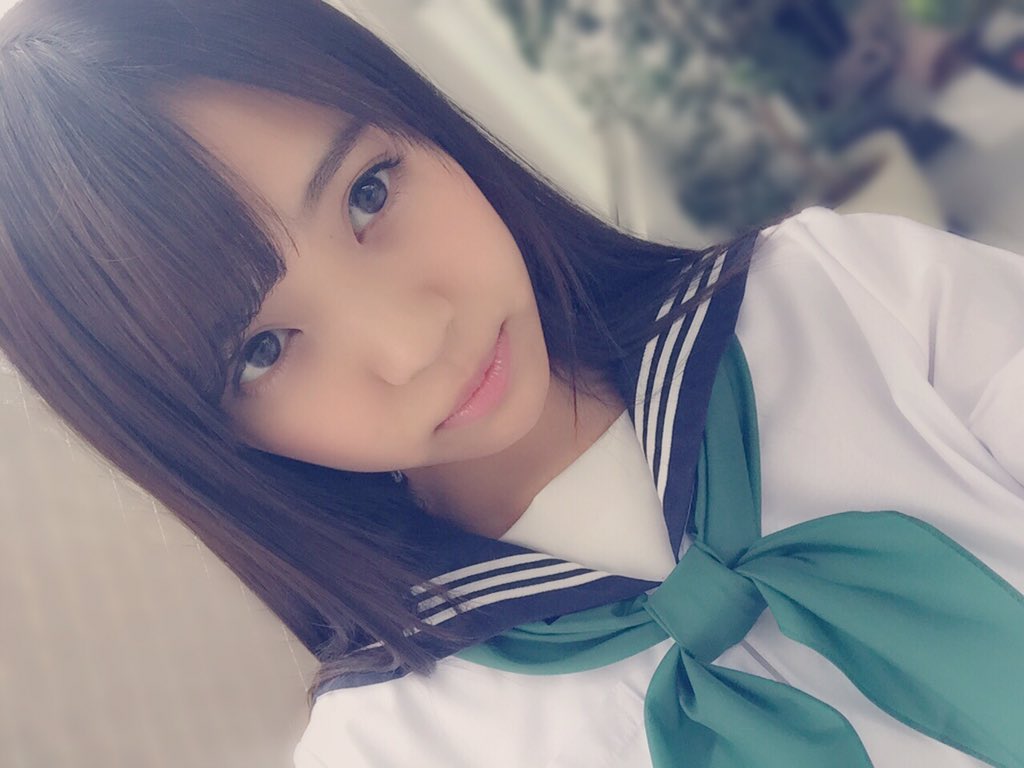 Akky Twitterissa 小林由依 こばやしゆい あだ名 ゆいぽん こばゆい 16歳 可愛いルックスにおっとりマイペースな性格で人気が高いメンバー ギターが上手い サックスも吹ける 最近貧乏キャラが定着しつつある ぼっち疑惑あり 欅坂46 T Co Lizo0joakt