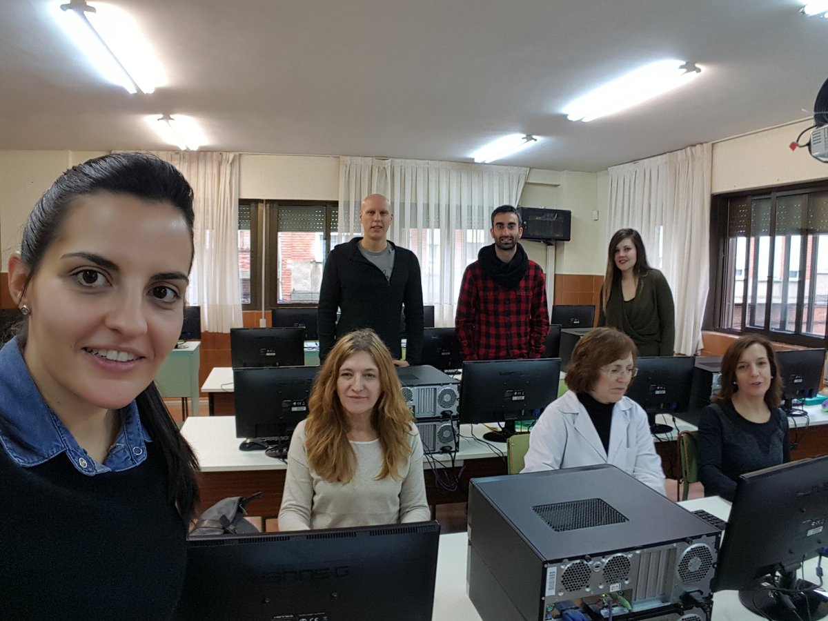 sonivaro's tweet photo. Aprendiendo a usar #Twitter en el ámbito educativo #cepabentuit https://t.co/GPX1m7miX2