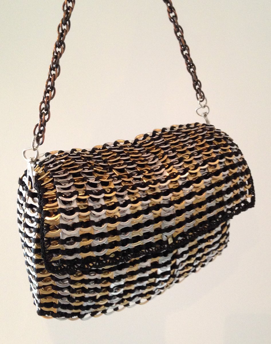 Can't be seen tomorrow <a href="/NewburyRacing/">Newbury Racecourse</a> #BetfairSuperSaturday without my #ringpull handbag.  ringpull.org/shop/