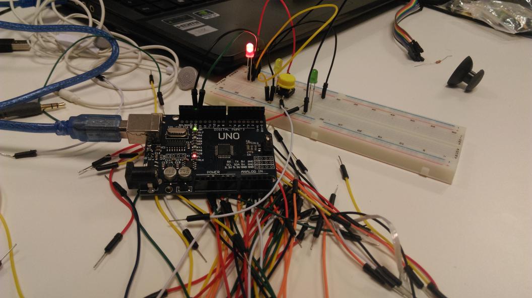 hackprende's tweet photo. ¿Alguno reconoce que es esto? Es lo último que dejamos ayer en la mesa! #Arduino @arduino #Hackprende https://t.co/CT6MOCRtZb