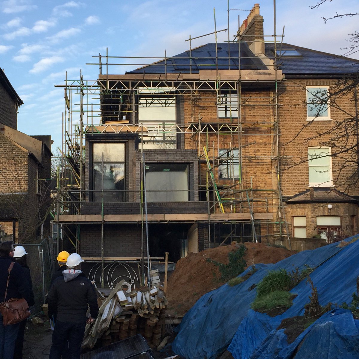 gruffarchitects's tweet photo. Breakspears Road // windows are in! #engineeringbrick #newbuild #se4 #Brockley https://t.co/F8y0c8iUka