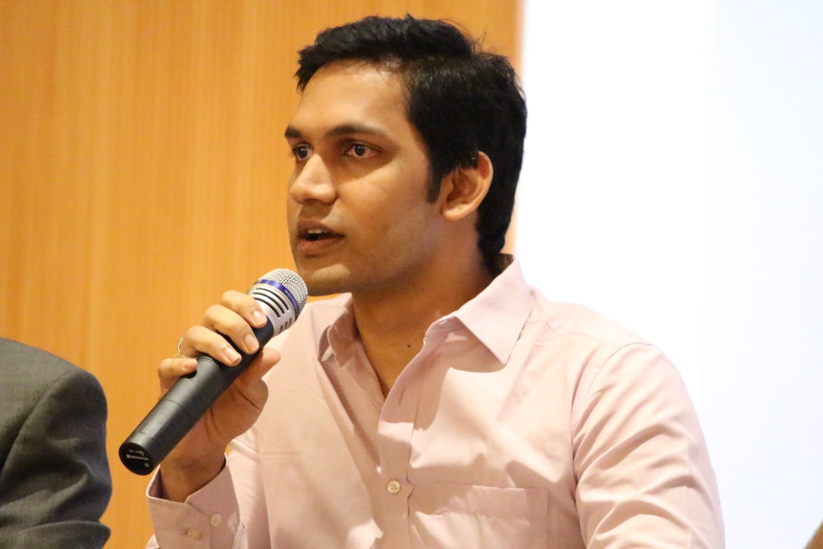 vitecell's tweet photo. @_mayurmundada sharing his journey from @reachIITM to @_ambitionbox during #vit_esummit16 https://t.co/At0qMvbCVL