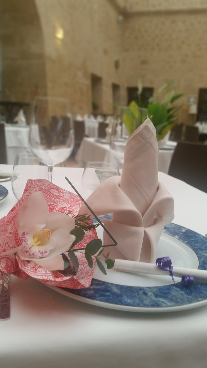 Ultimando nuestro Restaurante Gastronómico para #SanValentin 
#EscueladeHostelería