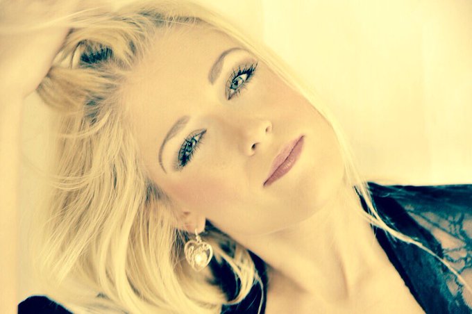 I wish to all my fans very beautiful weekend!!😘💋💋 xoxo✌️✌👄 https://t.co/bbgTZk3fm1<a href="/tag/sweetdreams"class="tags"><span>#sweetdreams</span></a>