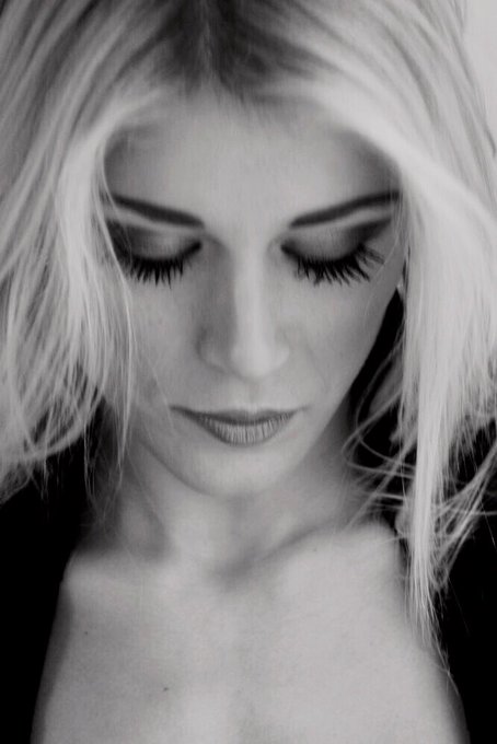 I wish to all my fans very beautiful weekend!!😘💋💋 xoxo✌️✌👄 https://t.co/bbgTZk3fm1<a href="/tag/sweetdreams"class="tags"><span>#sweetdreams</span></a>