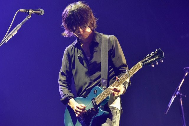 Rin まじで まじでかっこいい 私の中で男子の黒シャツは1 2を争うくらい好きな服装で それを藤原基央が着てしまったのだからそれはもうどうしようもないくらい最高でもう心臓撃ち抜かれました凹 T Co Knbnbkrqta Twitter