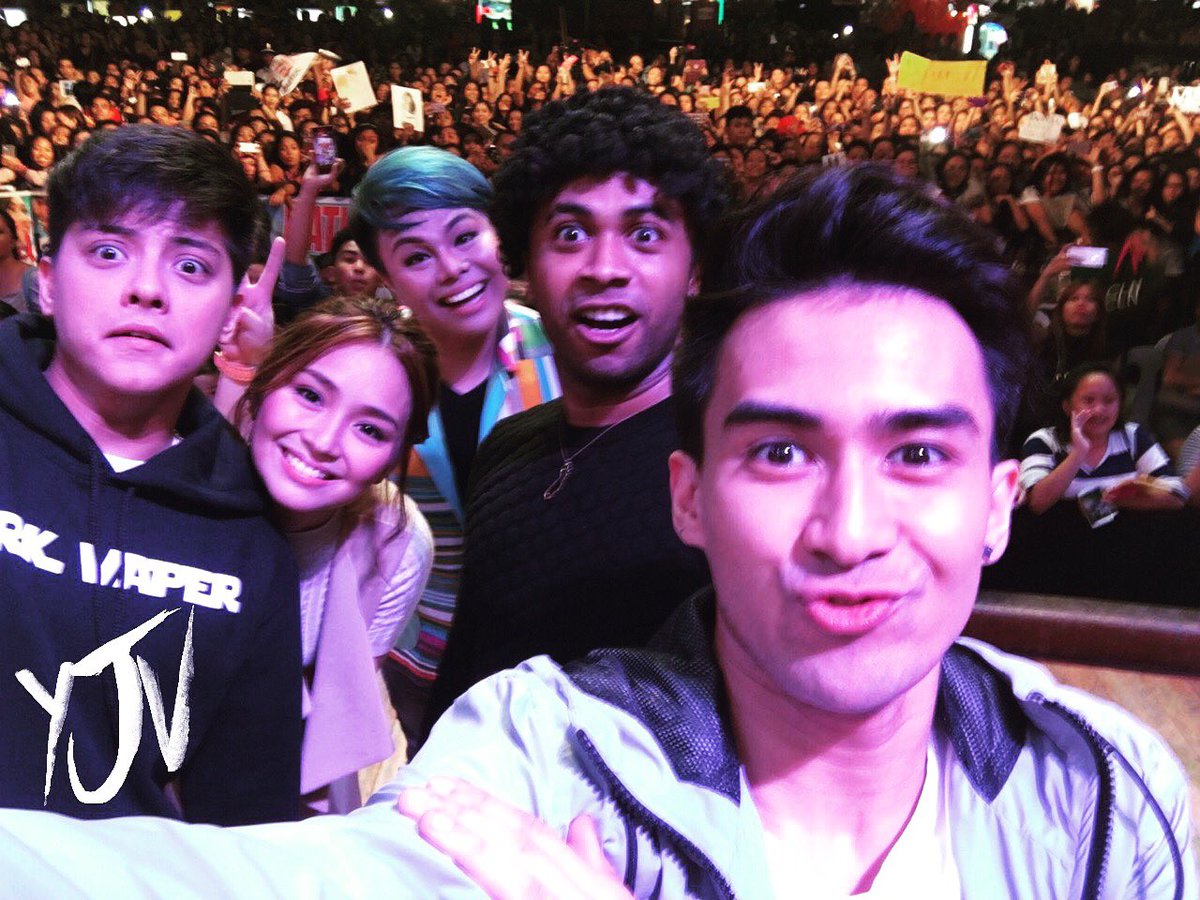 doinitbigprod's tweet photo. 1 hour to go! Pangako ng WagasNaPagIbig na! #KathNiel 🙌🏻💯 

#JVKapunan aka @iamyoungjv_ #PSYThanksgivingTour https://t.co/Z2HB7yFaxh