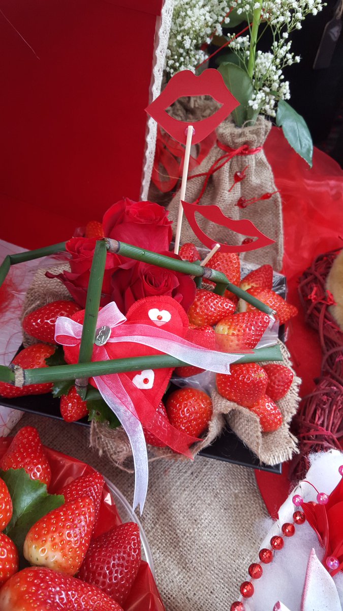floresaznar's tweet photo. Fresitas y rosas para tu love https://t.co/icbj99EuaO