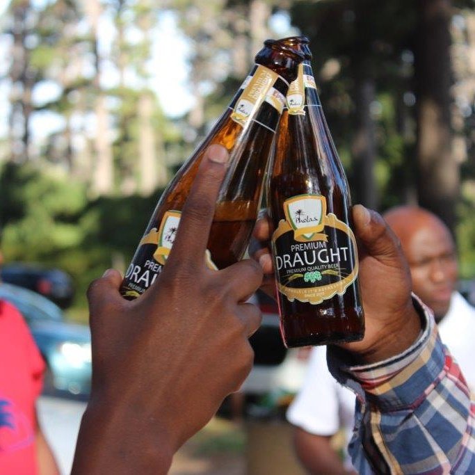 PholasBEER's tweet photo. Cheers to a great beer and great weekend #PholasCraftBeer #PremiumQuality https://t.co/SwQKuw6AQz