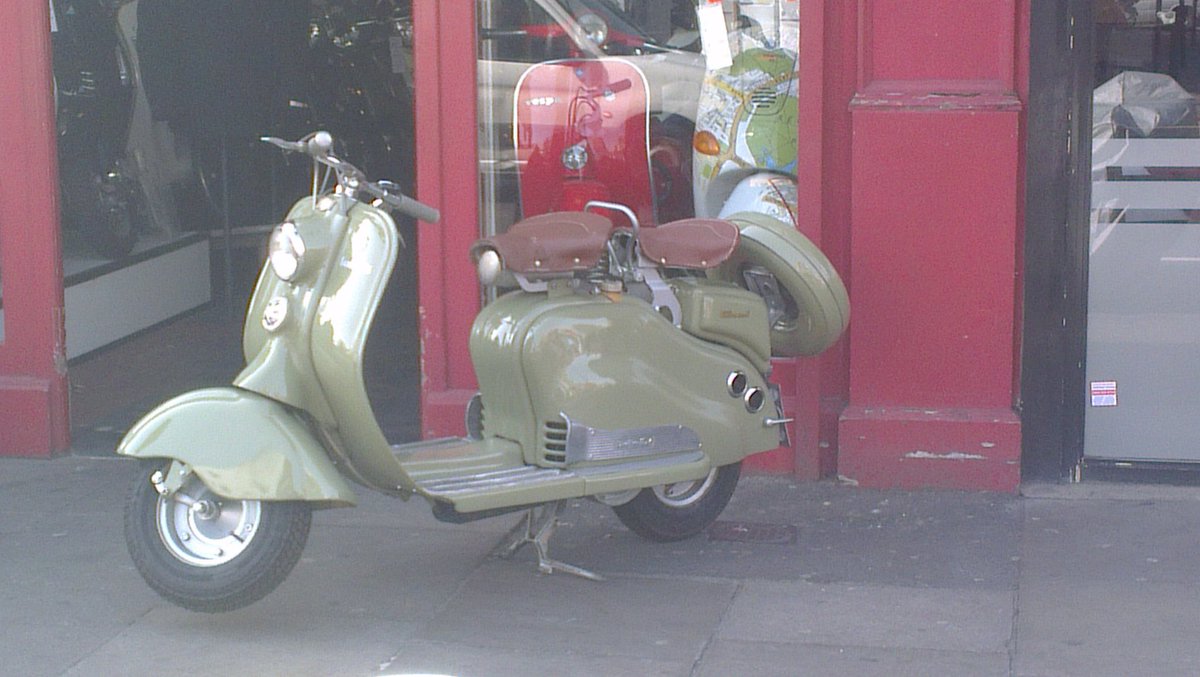 This any good? #Lambretta LC with Lunch box #FridayFeeling <a href="/MrLambrettista/">Lambrettista</a> <a href="/lambretta/">Lambretta</a>lineup <a href="/Lambretta_OC/">LambrettaOwnersClub</a> @lambretta