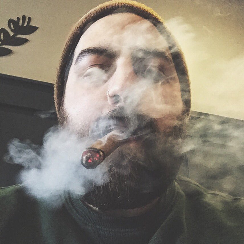 NickLaparra's tweet image. This is one of my fav ways to #SlowDown / #Rest. What are some of yours? #FreeToRest #Community #ArturoFuente #Cigar