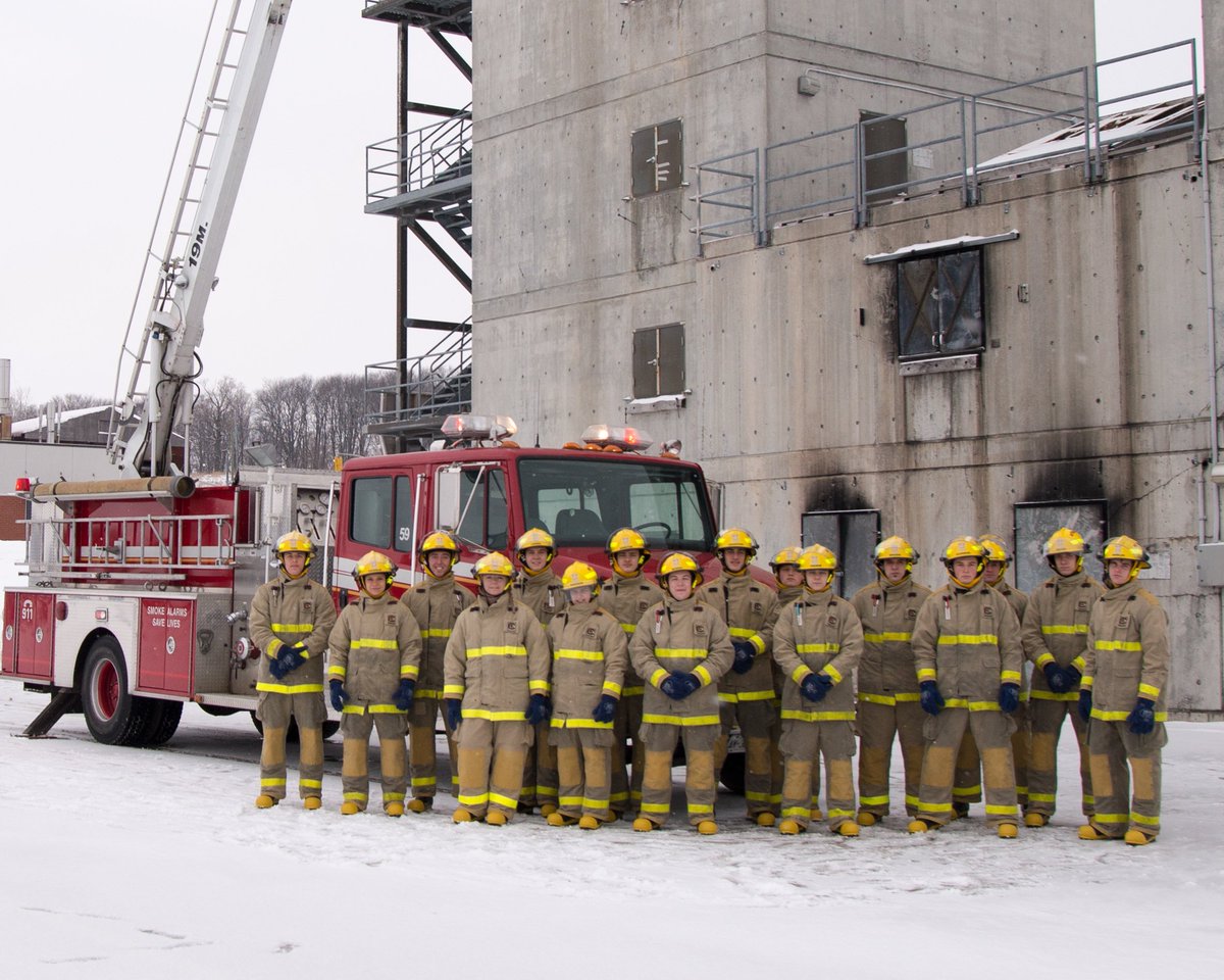 ConestogaC's tweet photo. Our Firefighter program got a BIG donation: a modern firetruck to replace 25y/o predecessor.
https://t.co/TnePbQPJRm https://t.co/uWXrds9njj