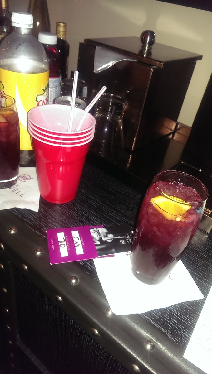 TUFFGONG1's tweet image. Last year on this day #VegasXO getting ready for the turn up at @DraisLV with @theweeknd #PassDat