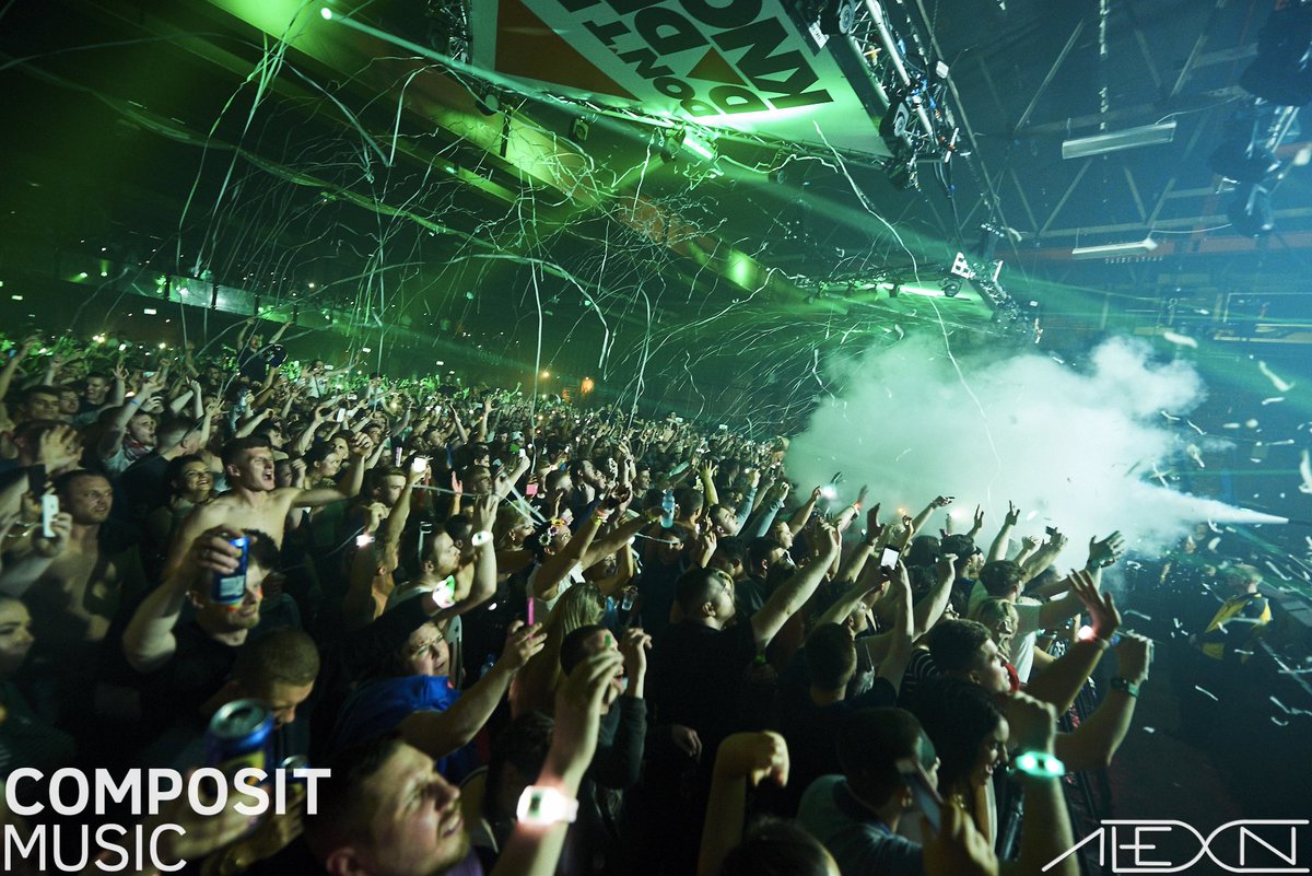 MegaJamUK's tweet image. We Were Here! #DLDKUK 

Like if you were among the crowd last year! RT if you are joining us on Bank Hol Sun!