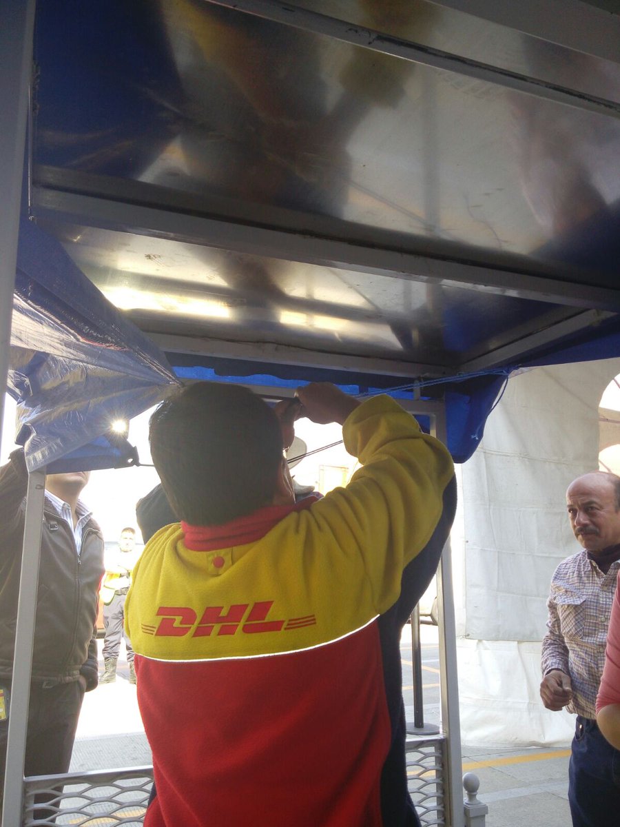 DHLMex's tweet photo. Estamos orgullosos de transportar a la #Virgendelosmigrantes obra de @Evavale. #PapaEnMex https://t.co/3wEs6vKzoF