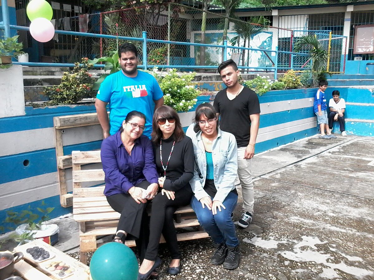 marfeint's tweet photo. #Decobox Entrega de mobiliarios en la Escuela José Mendoza C. @edcom50 @espol @Andreapinoacost @UVS_ESPOL https://t.co/3vzezeruwH