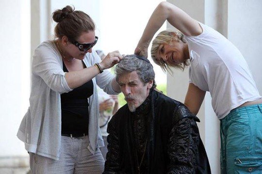 JuttaFreudig's tweet image. #MusketeersEurope @Jo_Lloyd8 @BritActorsFan Was #FilmingFun for Peter Capaldi in #TheMusketeers or not? #FunnyFriday