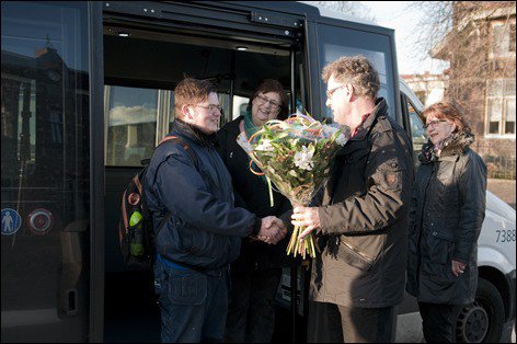 30.000ste passagier voor Buurtbus 438 andijkernieuws.net/2016/02/12/30-…