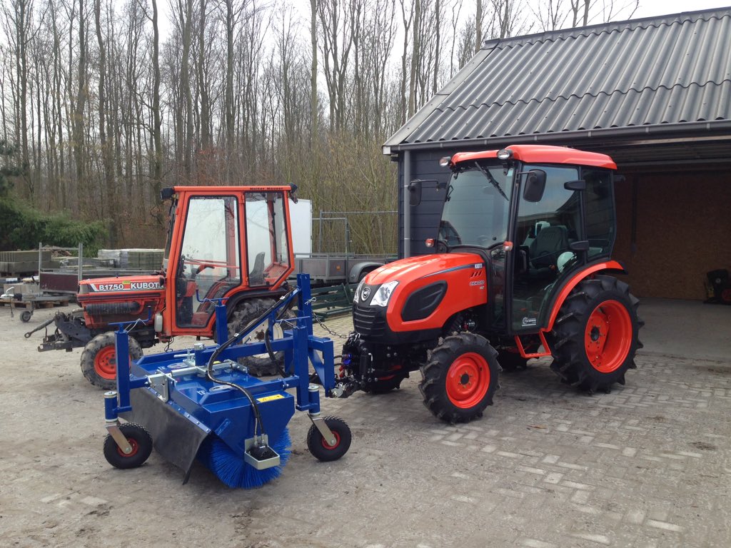 DeNieuwstadTenP's tweet photo. De eerst geleverde Kioti CK4010 in Flevoland! Wat een prachtige trekker. Congreshal Swifterbant veel plezier ermee! https://t.co/CD4ASRMbP5