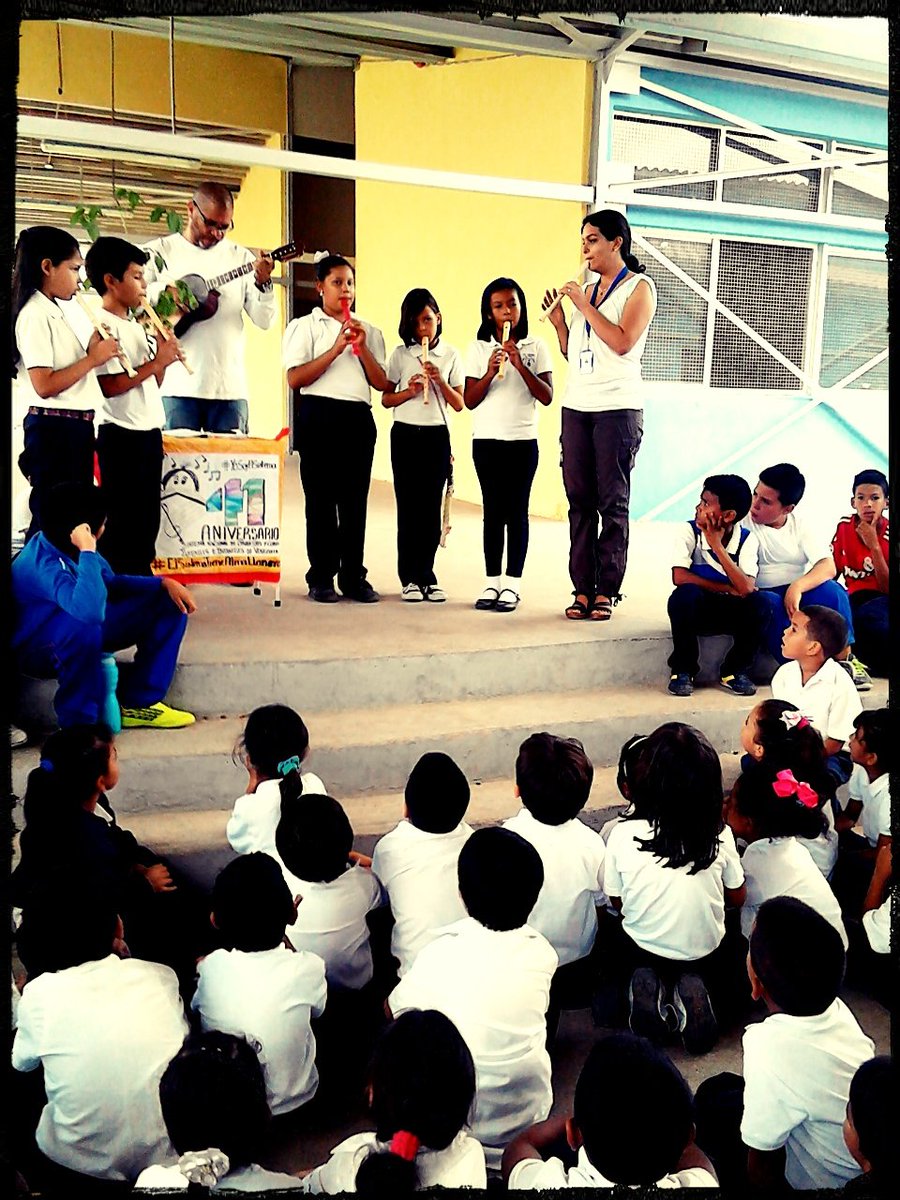 ModJulioVR's tweet image. En honor a los 41 años del Sistema, la bella Familia de Julio Valero Roa.