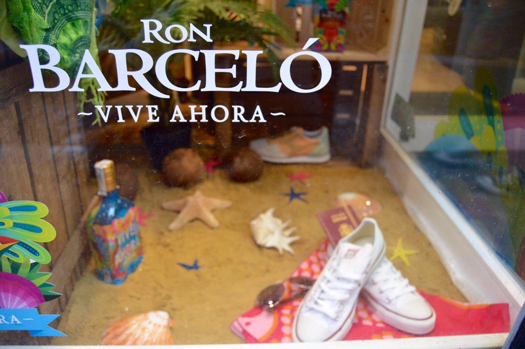 Escaparate de Legacy Sneakers en Madrid, grande! #desaliastoreslegacysneakers