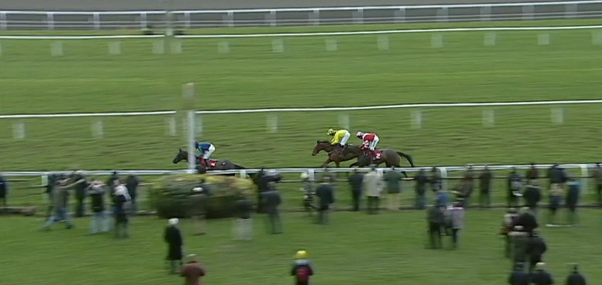 Ballyhenry makes good use of his 7lbs to beat Label Des Obeaux at Kempton.