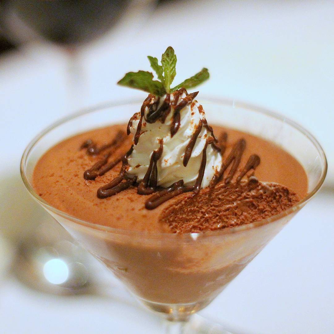 thebigbhookad's tweet photo. Dark chocolate mousse at @serafinamumbai. Smooth, rich and intense. Worth every bite, every time, even tonight. https://t.co/sbZfLy3cfI