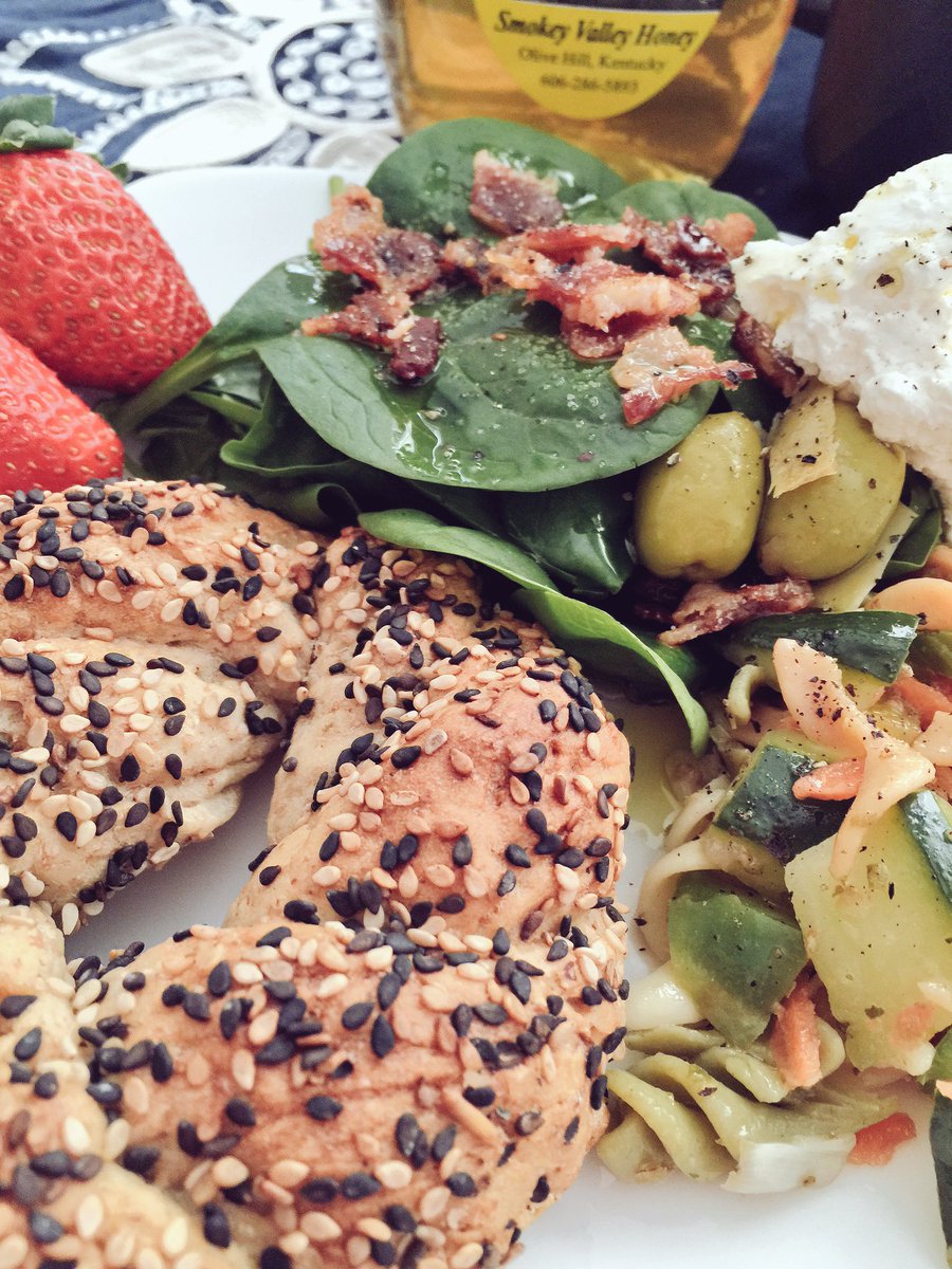 batchoflove's tweet image. Looking for a homemade breakfast option? Try these Sesame Bagels today: batchoflove.com/2016/02/04/sim…