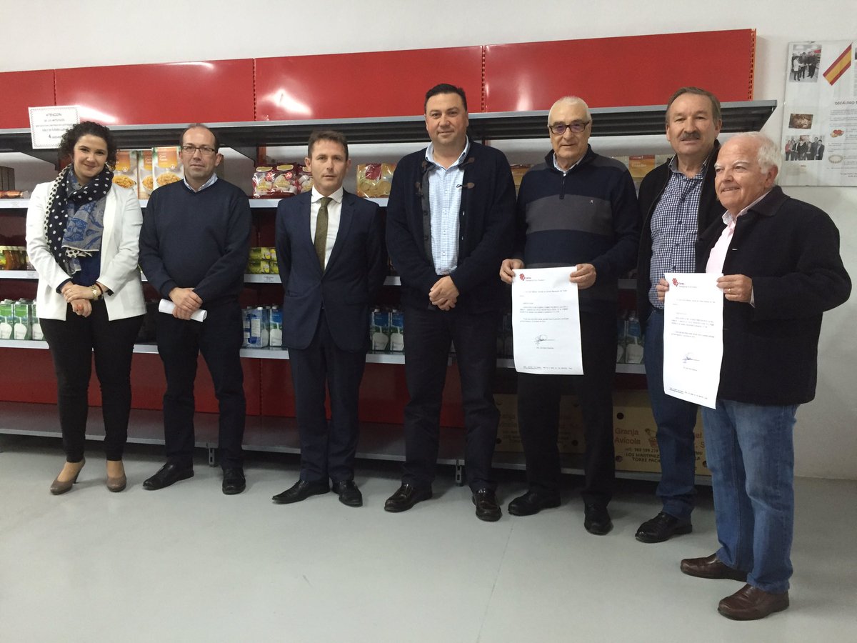 ElMuletazo's tweet photo. El CT de #TorrePacheco hace entrega de 1.117 € y 200 kg comida del I Tentadero Solidario  https://t.co/JaSzuGTrwA https://t.co/hRMLyizYgX