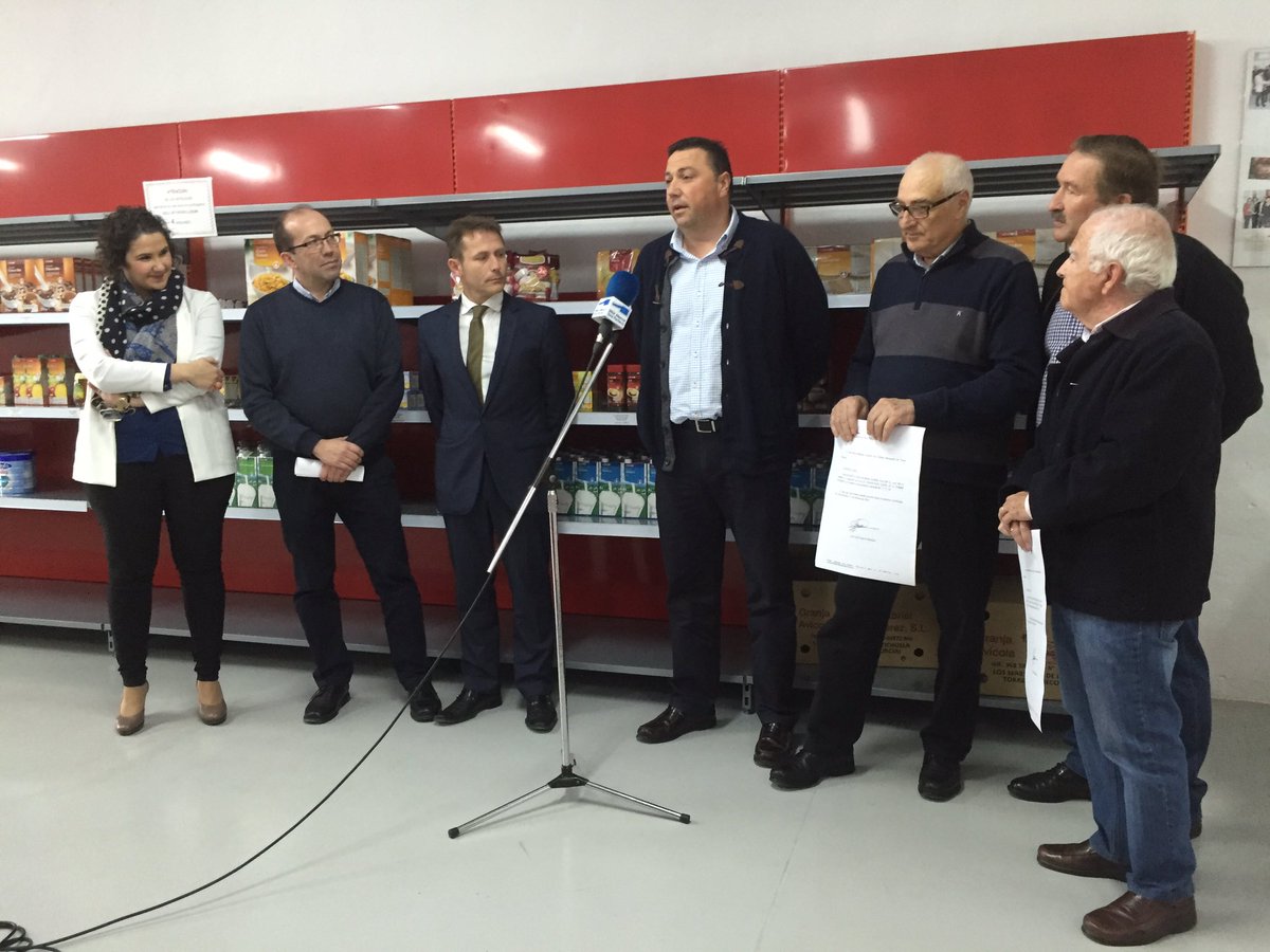 ElMuletazo's tweet photo. El CT de #TorrePacheco hace entrega de 1.117 € y 200 kg comida del I Tentadero Solidario  https://t.co/JaSzuGTrwA https://t.co/hRMLyizYgX