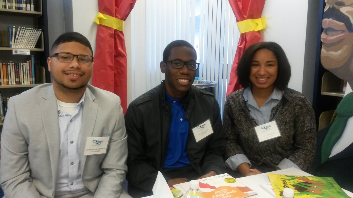COTBHC's tweet photo. Tampa's up + coming professionals from @JD_VoltAir take part in the #TampaLinks #GreatAmericanRead-In #determined2 https://t.co/JbTI3z2ezc