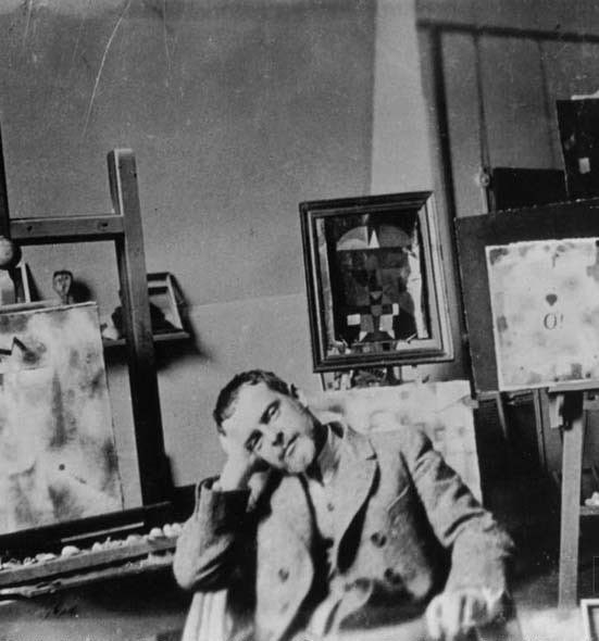 klee_klee79's tweet photo. Me chillin' with all my #masterpieces https://t.co/hDSRcmiBKO