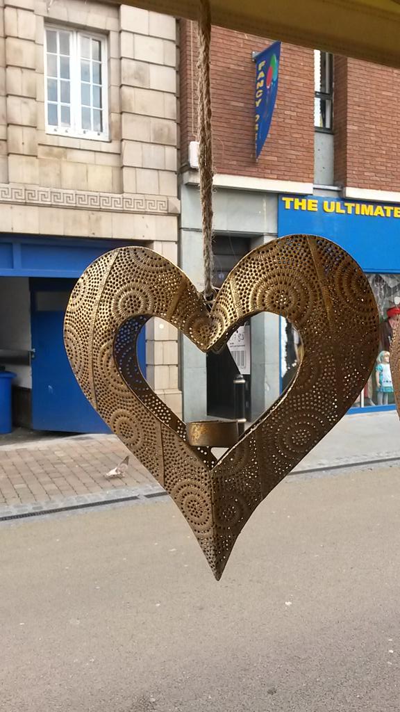 GalleryCandles's tweet photo. Hanging heart tea light holders £17.85 at the stall or shop #ValentinesDay #offersworc https://t.co/zOhiMYJ1na