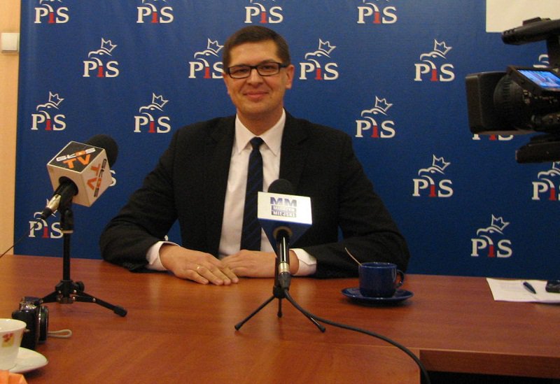 zibigdy's tweet photo. Następny #madrycki podróżnik załąpał posadkę. Tym razem w #PL2012+
Chyba, ze złozy szybka dymisję ? ;P
#Rogacki https://t.co/mE5Y9NEduM