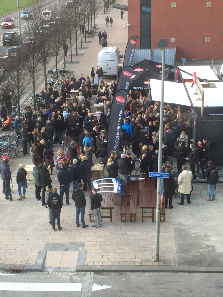 rsavelberg's tweet photo. openingsgekte bij Bram's! #bramsfrites #groeikracht #stoofdoos https://t.co/YHmxoVqxuT