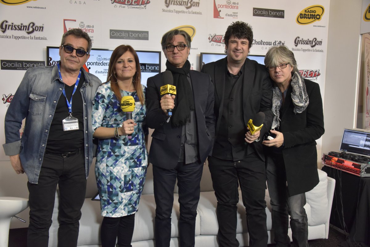RADIOBRUNO1's tweet photo. Gli @stadioofficial, reduci dal trionfo nella serata cover di #Sanremo2016. nella nostra postazione ad #AreaStile. https://t.co/JoSEXYJsTn