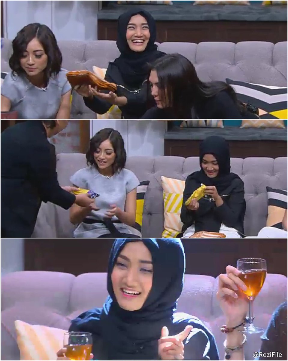 Fatin <a href="/FatinSL/">Fatin Shidqia Lubis</a> dpt Slendang oranye &amp; Gelang 🎉 <a href="/Ini_Talkshow/">Ini_Talkshow</a>

#IniTalkShowOPPOF1
#IniTalkshowBarengFatin #PictFatin