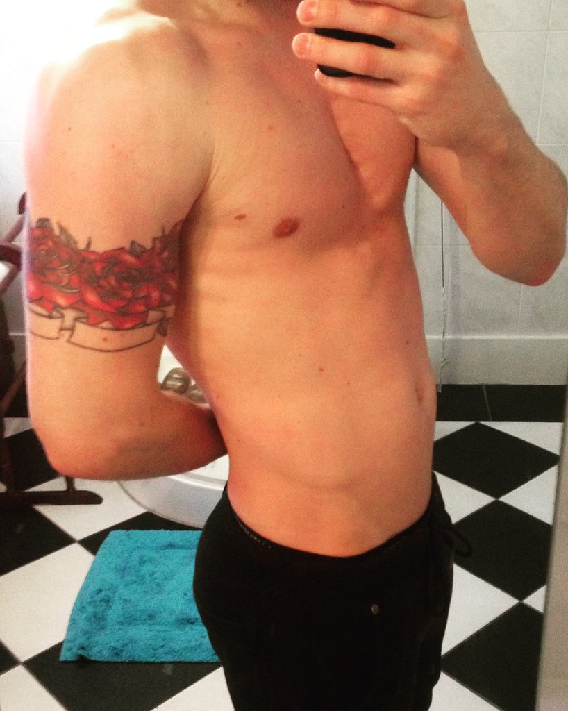 It's #flexfriday get at it people! Have a great day #fitness #fitfam #gym #muscle #bodybuilding