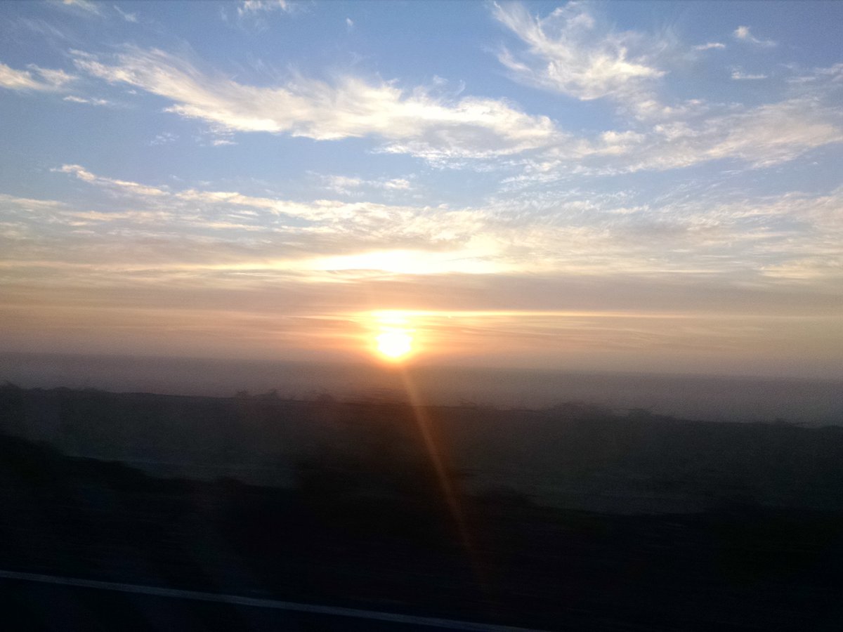 fersan12's tweet photo. @AaronIrizar   El bello amanecer de nuestro campo #BuenViernes @PRI_Nacional @sinaloanews @ppuribe @senadomexicano https://t.co/ksuW4h8j8y