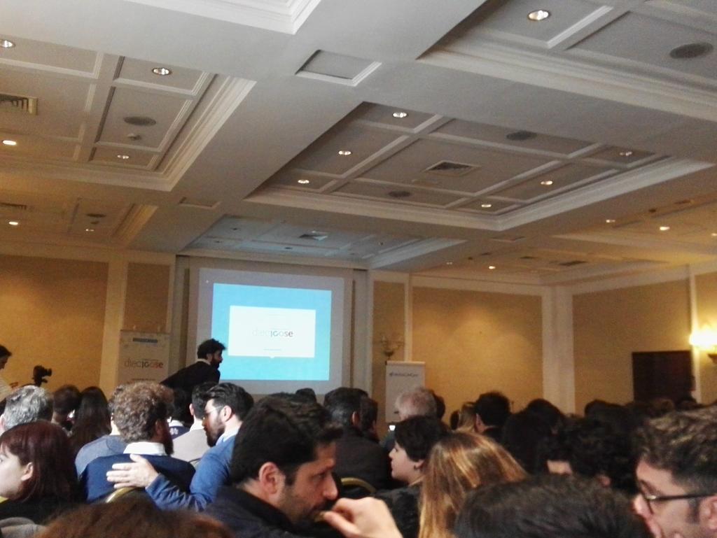 meishinetwork's tweet photo. Inizia un momento di #networking qui a #webinpratica @dieci_cose https://t.co/uARp9d0Fmx