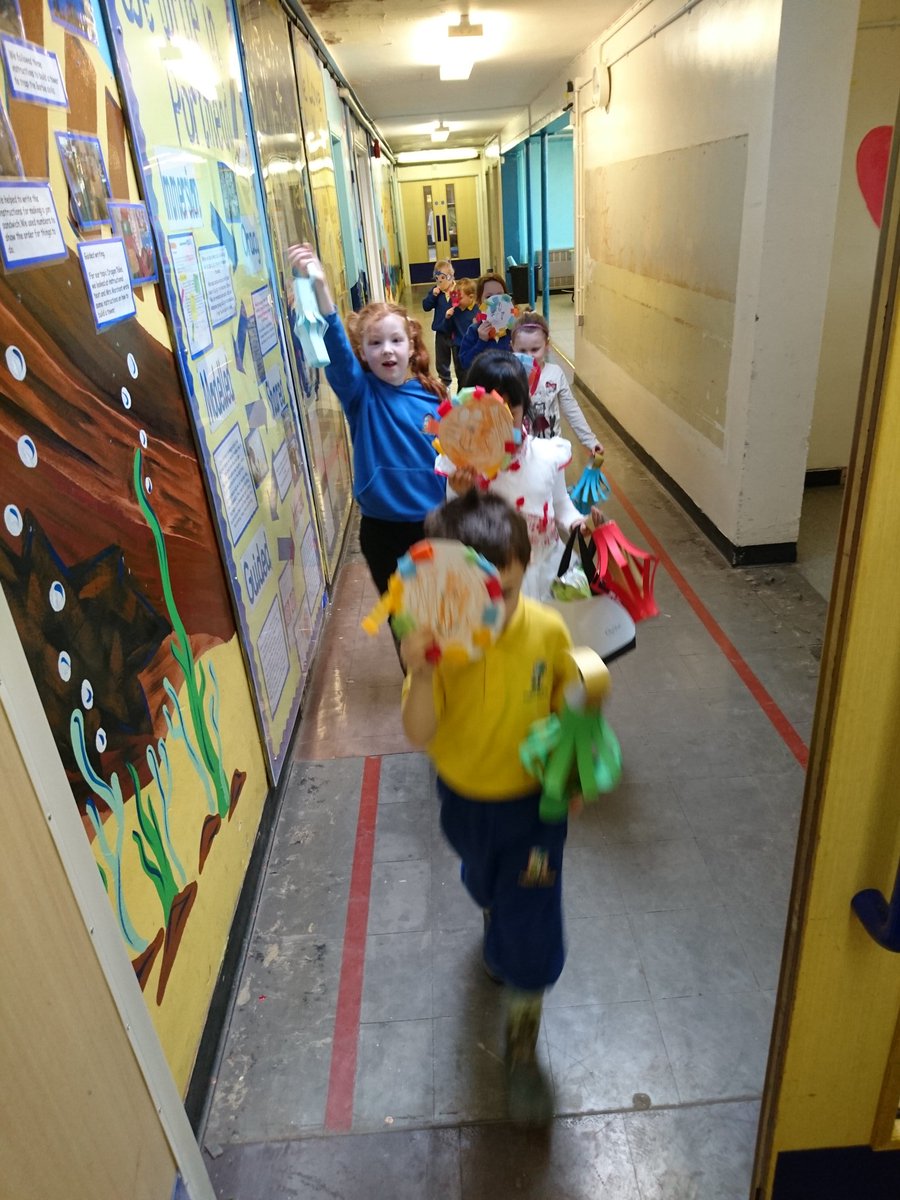 portmeadp's tweet photo. Year 1 & 2 have begun their Chinese new year celebrations with a lantern parade. #pmdpkuw #pmdppe #pmdpre https://t.co/W2r0RbnVhd
