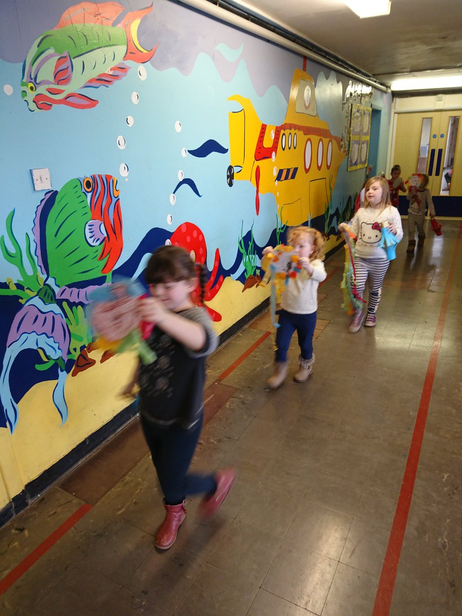 portmeadp's tweet photo. Year 1 & 2 have begun their Chinese new year celebrations with a lantern parade. #pmdpkuw #pmdppe #pmdpre https://t.co/W2r0RbnVhd