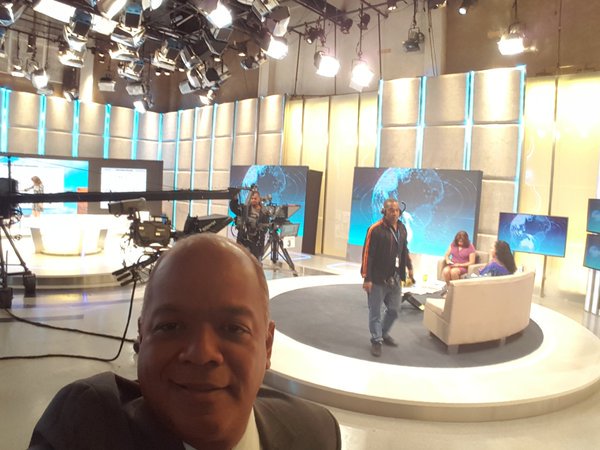 DiaaDiaPa's tweet photo. #FamaDD El profe @EdwinECabreraU se despidió hoy de noticias am de @tvnnoticias ¿Lo extrañarán? #ComentaDD https://t.co/fCx5VLpONK