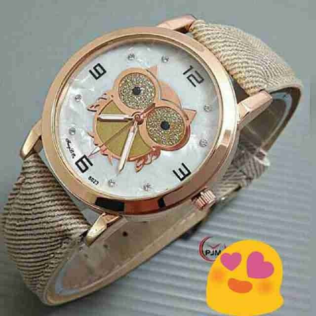 phiphie20's tweet photo. Jam tangan cuma 70an https://t.co/PPdKBeTt9L