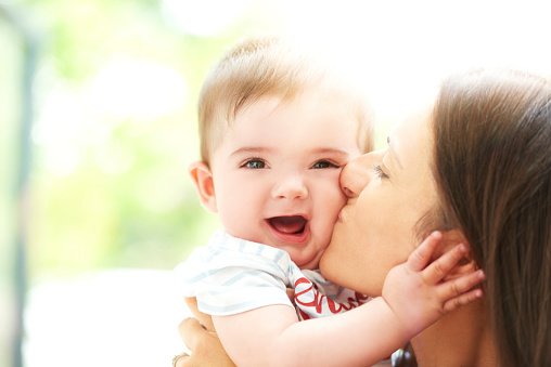 InTheKnow's tweet photo. Real mothers speak out on breastfeeding: https://t.co/z8Fc26Rahq https://t.co/V22Ay79iqv