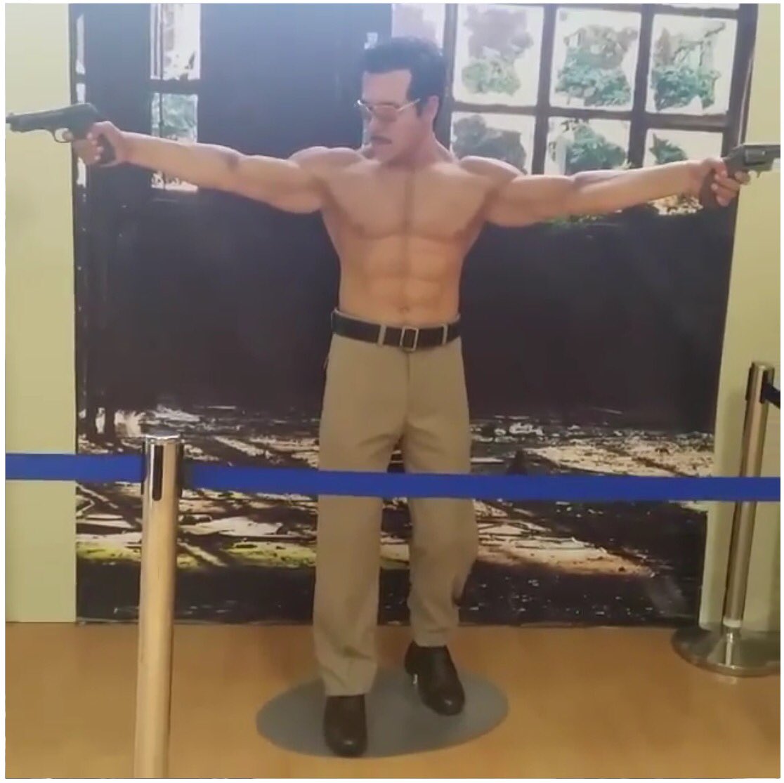 SalluLicious's tweet photo. ★W⭕️RLDWIDE DABANGG..... #SalmanKhan’s Hyperrealistic #statue by Peruvian Artist #WaltWizard https://t.co/2SWNjETgqj https://t.co/lraPgi3qkP